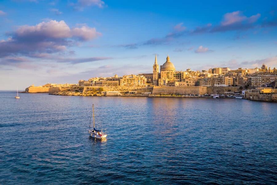 1-Day Hop-On Hop-Off Bus + Harbour Cruise (CMO) - Riding the North, or Blue Line