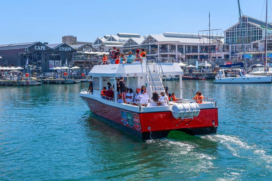 30min V&A Waterfront Harbour Cruise Cape Town - Seeing Table Mountain from the water