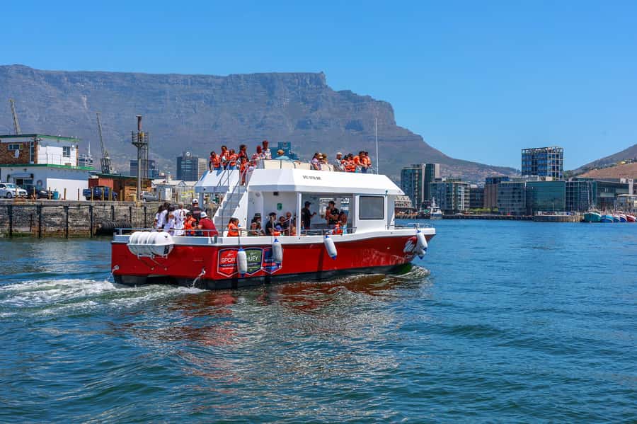 30min V&A Waterfront Harbour Cruise Cape Town - Drinks aboard, food on land