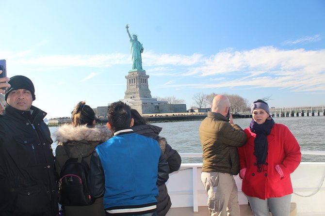 60 Minute Statue of Liberty Sightseeing tour-New York Harbor - Brooklyn Bridge, Manhattan Bridge, and South Street Seaport