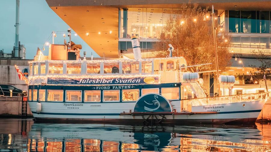 Aarhus: Guided Harbor Cruise with Iconic Landmarks & Aarhus - Aarhus Ø and its bold new architecture