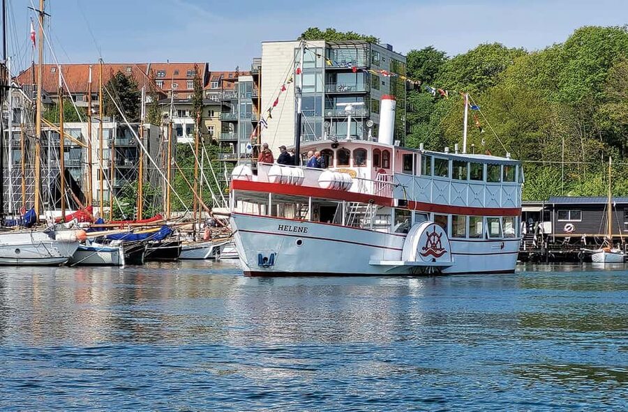 Aarhus: Harbour Cruises with local guide - Starting behind the Endless Connection fountain