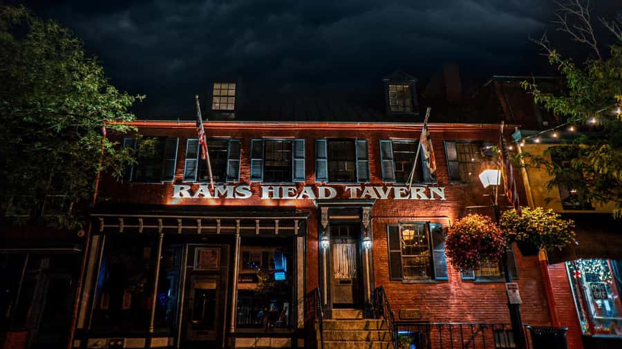 Annapolis: Ghosts of the Harbor & Old Town Tour - Why this Annapolis ghost walk works