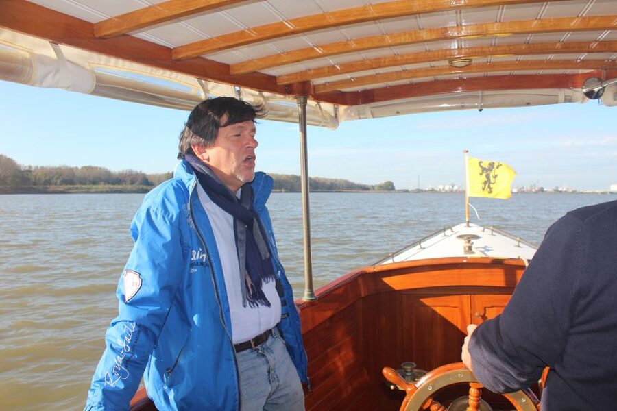 Antwerp: Private Old Harbour Boat Tour Incl. Drinks & Snacks - Should you book the Rien Elisabeth cruise?