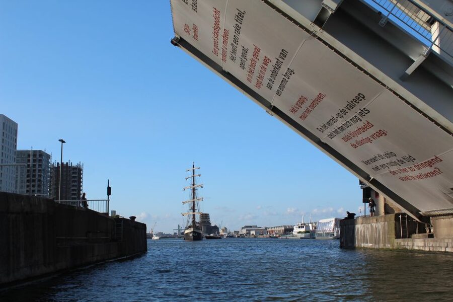 Antwerp: Private Old Harbour Boat Tour Incl. Drinks & Snacks - A 1918 boat gives Antwerp a different mood