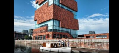 Private Old Harbour Boat Tour Incl. Drinks & Snacks