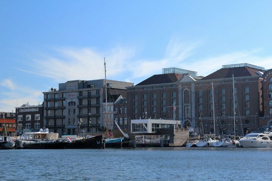 Antwerp: Private Old Harbour Boat Tour Incl. Drinks & Snacks - Drinks, snacks, and a relaxed pace