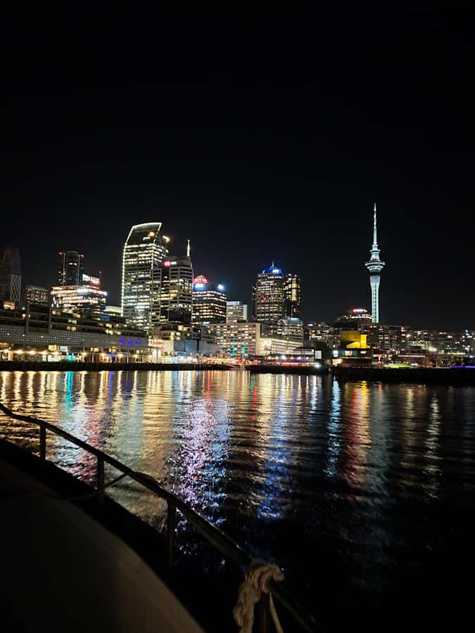 Auckland: Nightlights Harbour Cruise with Canapés and Drink - Canapés, one drink, and background music