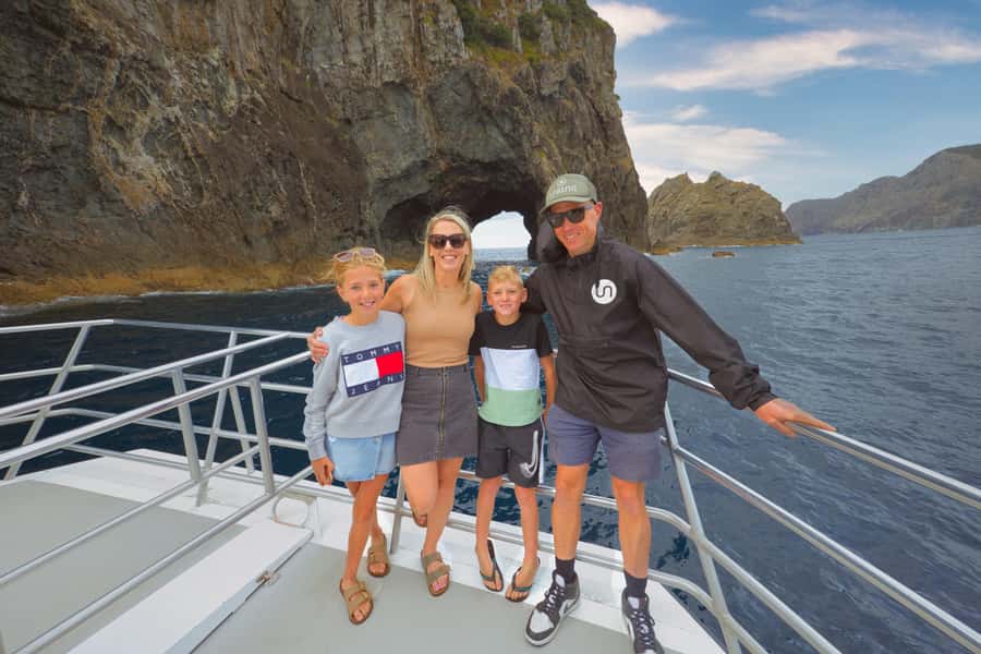 Bay of Islands: Discover the Bay Cruise with Island Lunch - Cruising among 144 islands with a sense of place