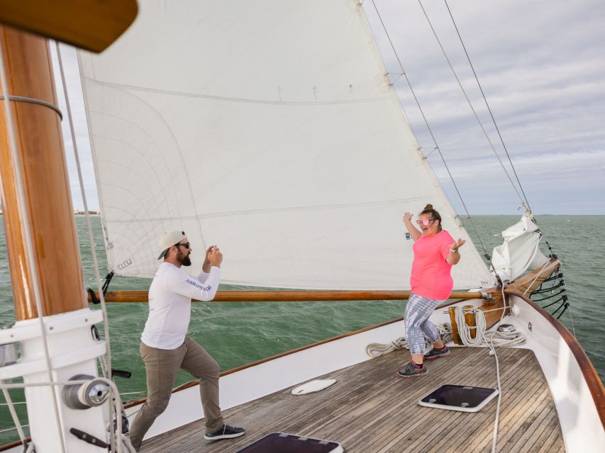 Boston: Downtown Harbor Sailing Cruise - Inner Harbor Islands and Castle Island