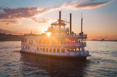 Boston Harbor: Full Moon Cruise with Champagne Option