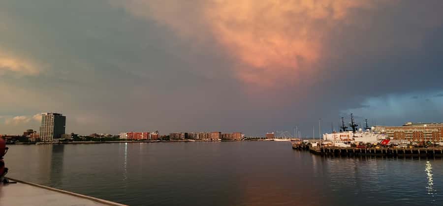 Boston Harbor: Full Moon Cruise with Champagne Option - What to order on board