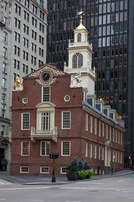 Boston: North End Walking Tour with Private Harbor Cruise - Fort Independence and the return to Long Wharf