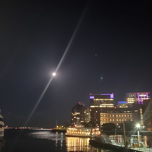 Boston: Scenic Moonlight Harbor Cruise - A simple night out on Boston Harbor