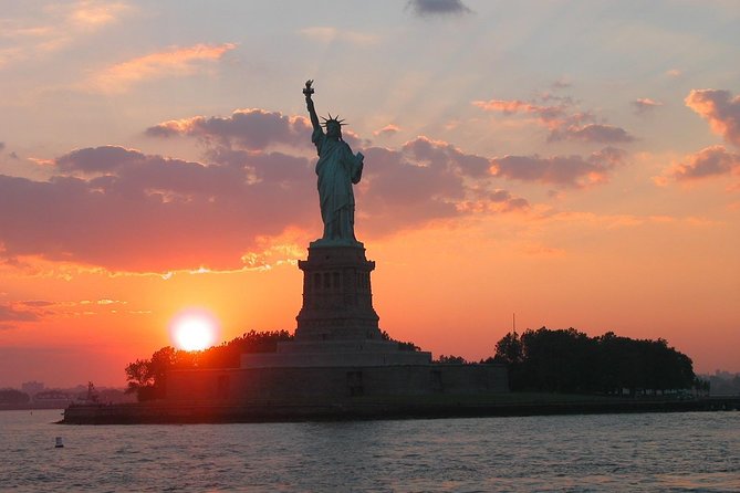 Circle Line: 2hr - New York City Harbor Lights Cruise - Leaving Pier 83 and Finding Your Seat