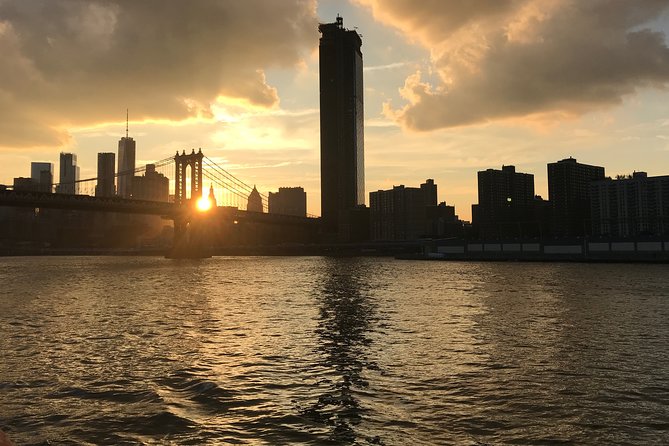 Circle Line: 2hr - New York City Harbor Lights Cruise - One World Trade Center and the Lower Manhattan View