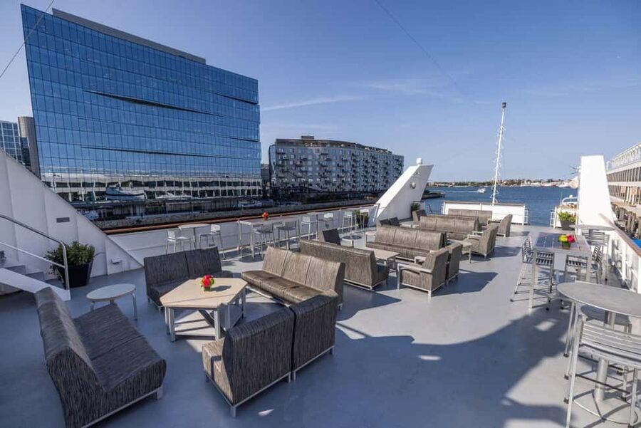 City Cruises Boston: Harbor Buffet Lunch or Dinner Cruise - The buffet: plenty of choice, with changing menus