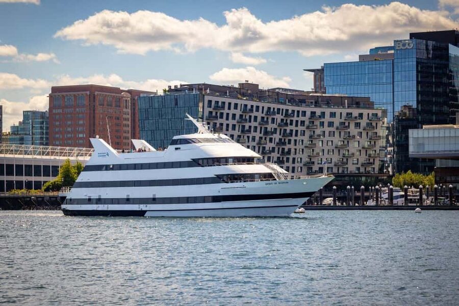 City Cruises Boston: Harbor Buffet Lunch or Dinner Cruise - Service at the table