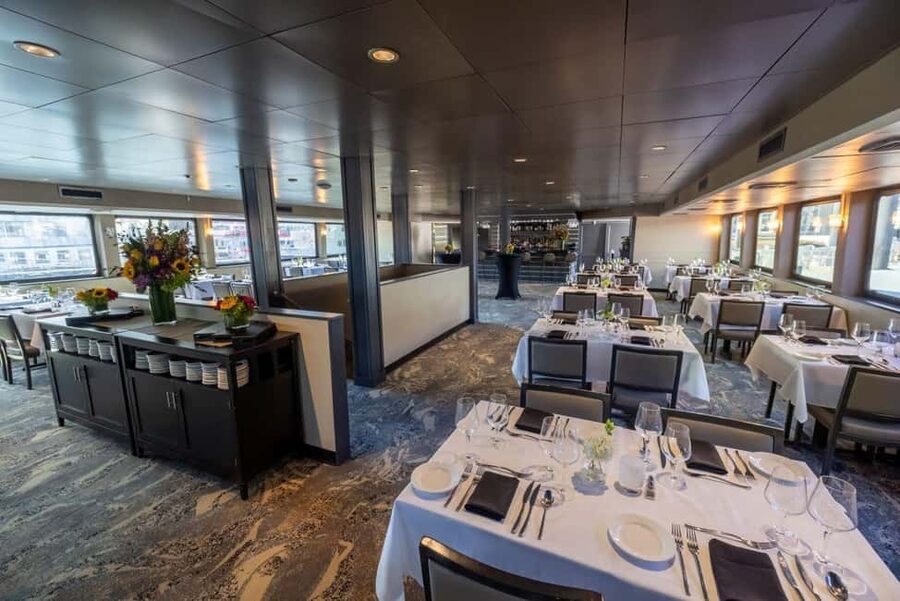 City Cruises Boston: Premier Brunch or Dinner Harbor Cruise - Choosing the brunch cruise