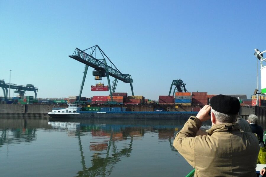 Cologne: 3-Hour Harbor Tour Cruise - Meeting the boat at Konrad-Adenauer-Ufer