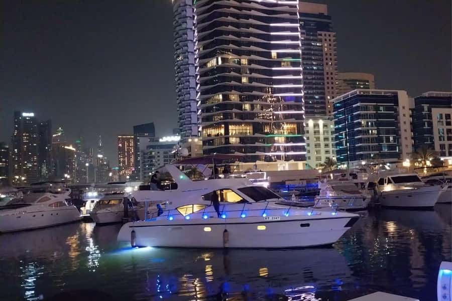 Dubai Marina luxury Yacht Tour: AinDubai,JBR &Harbour(1Hour) - Key things to know before booking