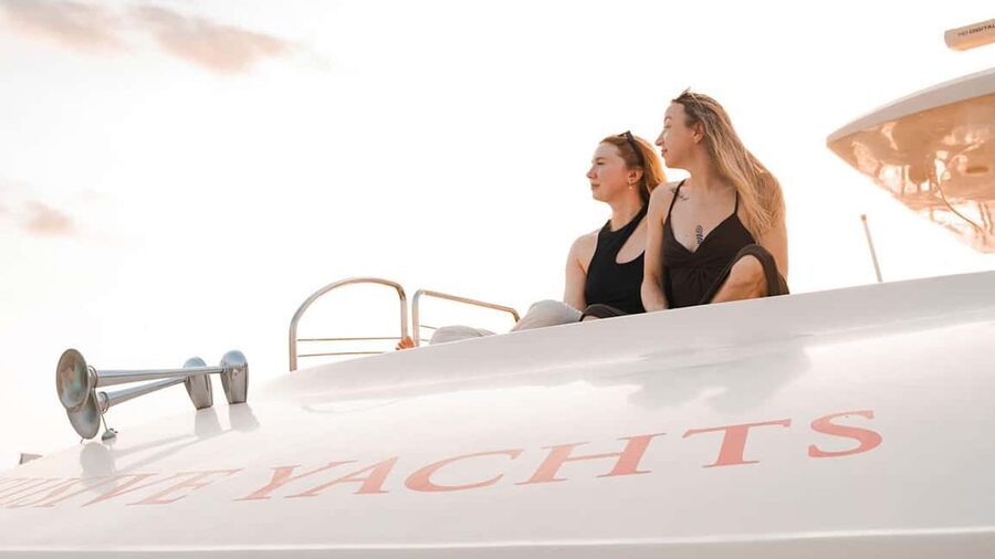 Dubai Marina Yacht Tour: Ain Wheel, JBR & Harbour in 1 Hour - Who should book this cruise?