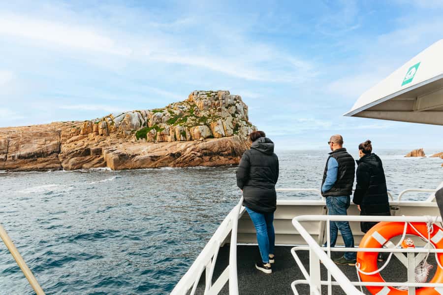 From Coles Bay: Wineglass Bay Cruise with Lunch - Lunch in the Vista Lounge