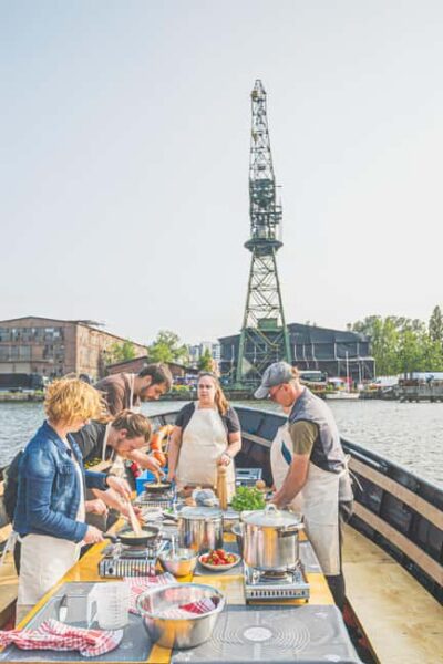 Gdańsk: Shipyard and Port Cruise with Pierogi Tasting