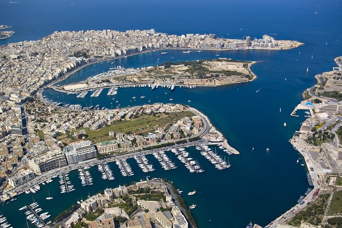 Grand Harbour & Marsamxett harbour cruise guided tour including transport - The two-hour cruise through Marsamxett and the Grand Harbour