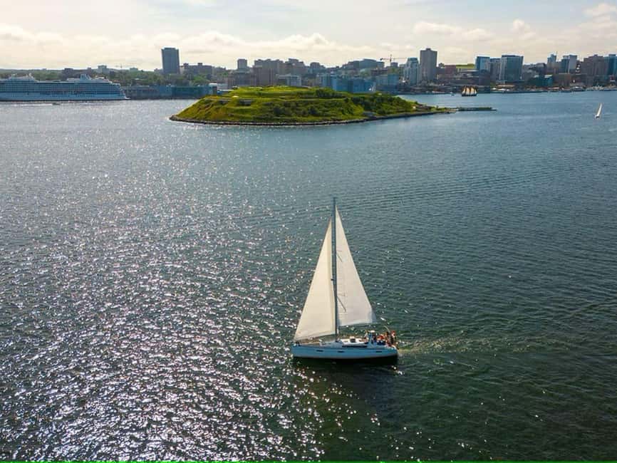 Halifax: Best of Halifax Harbour Tour - Pier 21 and the Canadian Navy Dockyard
