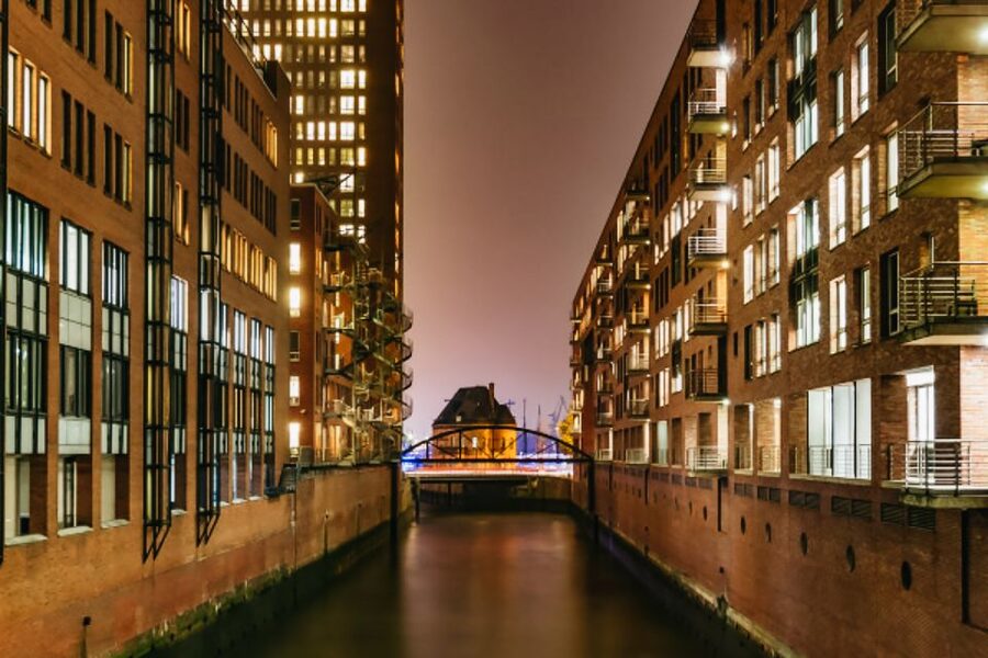 Hamburg: 1.5h Grand Harbor Evening Lights Cruise - Key points at a glance