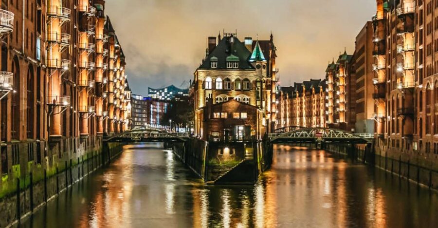 Hamburg: 1.5h Grand Harbor Evening Lights Cruise - Finding Pier 3 at Landungsbrücken