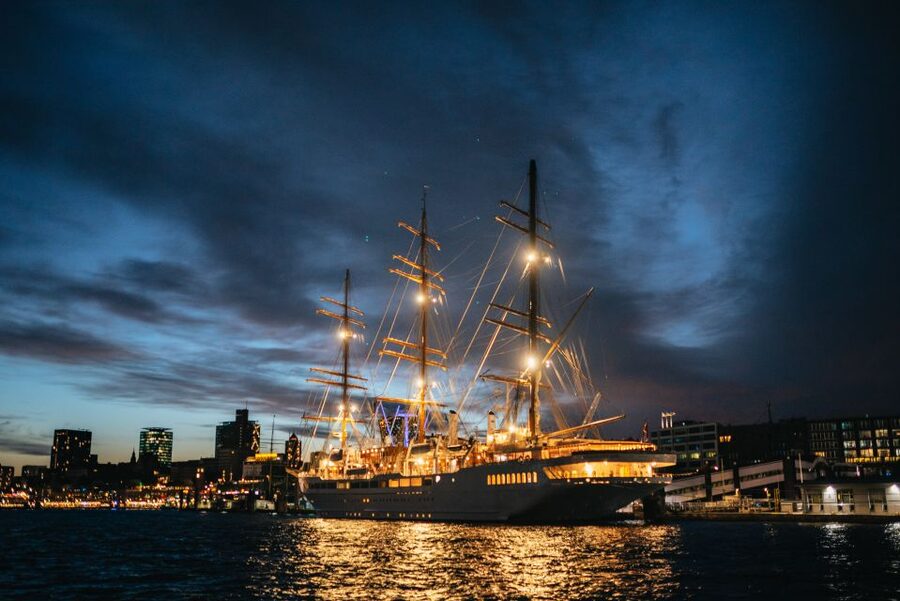 Hamburg: 1-Hour Evening Harbor Lights Cruise - Practical details that can save your evening