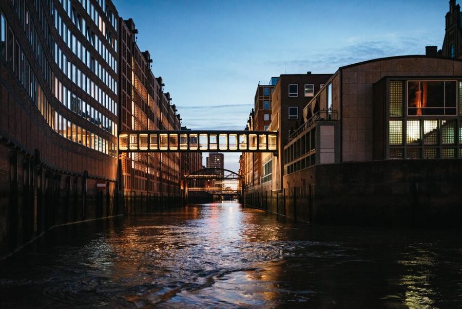 Hamburg: 1-Hour Evening Harbor Lights Cruise - From the Landungsbrücken to Hamburg’s museum ships