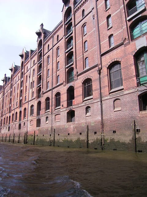 Hamburg: 1-Hour Harbor Cruise - HafenCity and the Elbe Philharmonic Hall
