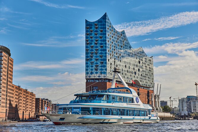 Hamburg: 1-hour harbor tour - What this one-hour cruise actually gives you