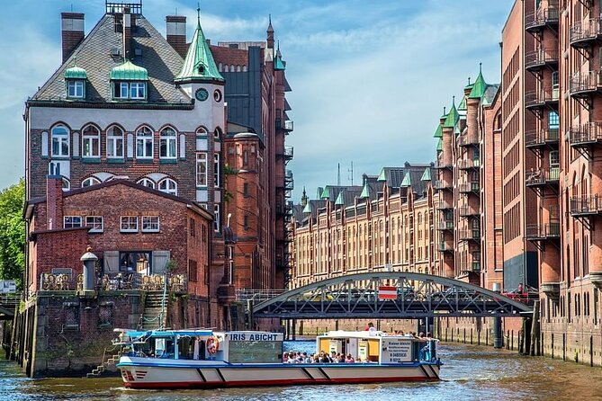 Hamburg 2-hour harbor tour on the beautiful Elbe - The Elbphilharmonie from the water