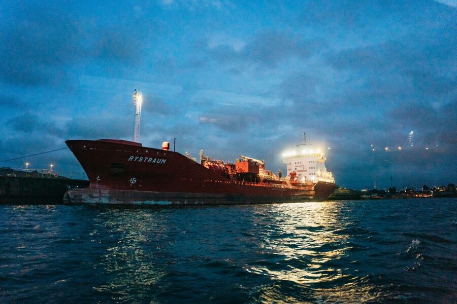 Hamburg: 90-Minute Evening Lights Harbor Cruise - Container terminals and the working harbor