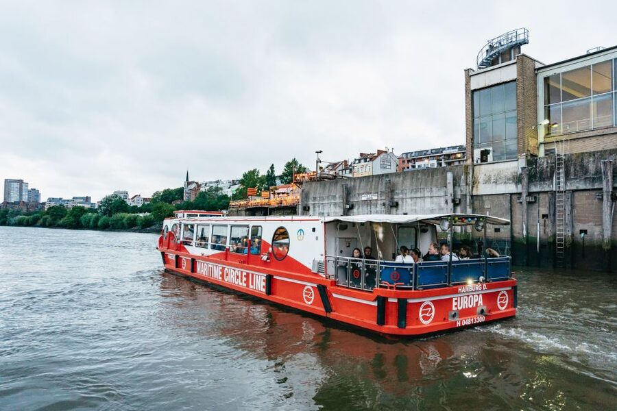 Hamburg: 90-Minute Evening Lights Harbor Cruise - German commentary and what non-German speakers should expect