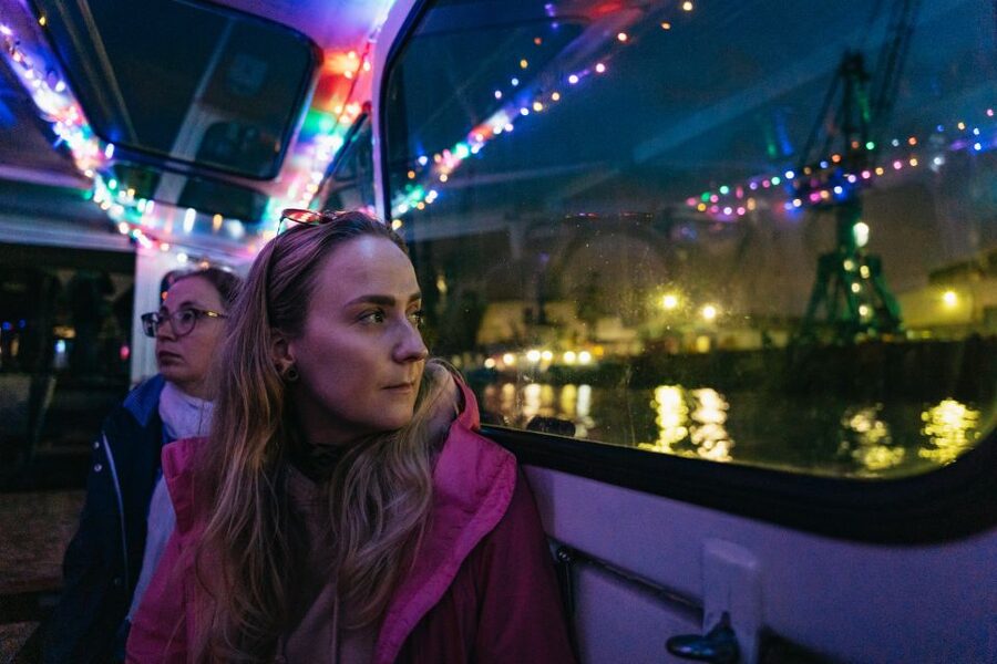 Hamburg: 90-Minute Evening Lights Harbor Cruise - Special departures for Queen Mary 2 and the harbor anniversary