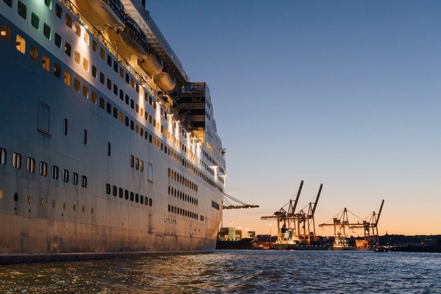 Hamburg: Grand Harbor Tour by Traditional Barge - Who should book this barge tour?