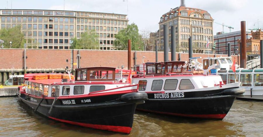Hamburg: Harbor Cruise - Speicherstadt gives the cruise a strong start