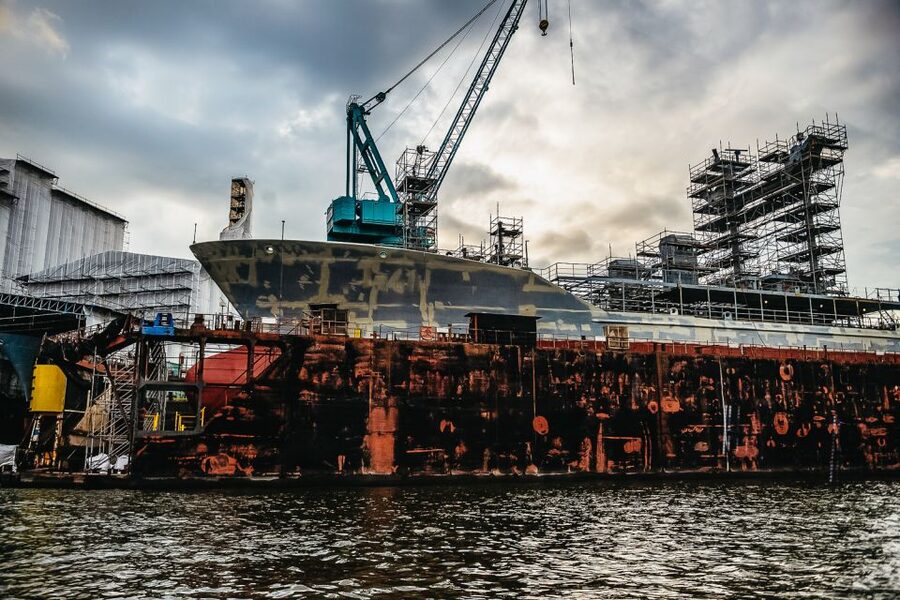 Hamburg: Harbor Cruise - Tollerort shows the port at modern scale
