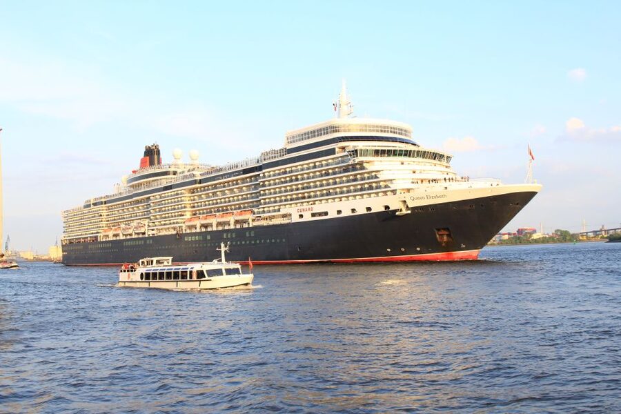 Hamburg: Harbor Cruise - HafenCity and the Elbphilharmonie from the water