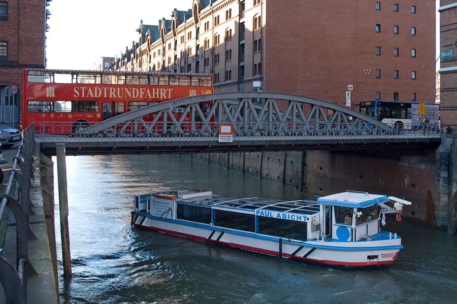 Hamburg: Harbor Cruise and Bus City Hop-On Hop-Off Tour - Why the boat should come first