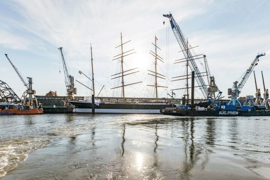 Hamburg: Harbor Cruise with Wine and Cheese - Weather, seating, and comfort from summer to winter