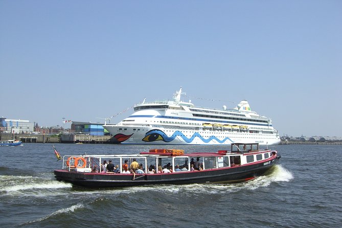 Hamburg harbor tour with a barge - HafenCity and the city still being built