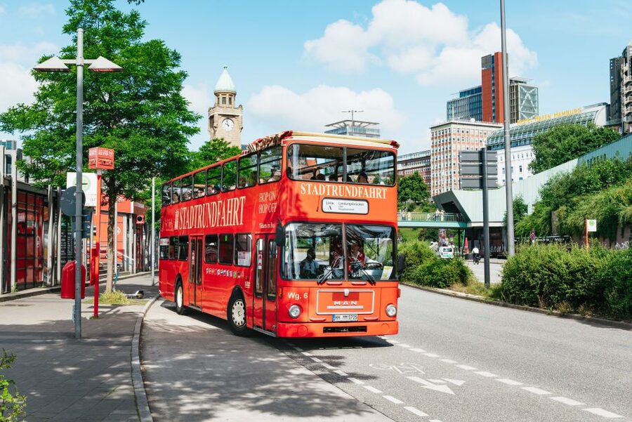 Hamburg: Hop-On Hop-Off Bus with Harbor Cruise - Starting at St. Pauli Landungsbrücken