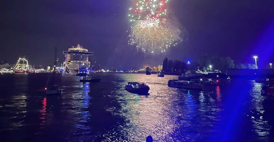Hamburg: New Years Eve Harbour Cruise - What the Hamburg New Year’s Eve cruise is really about