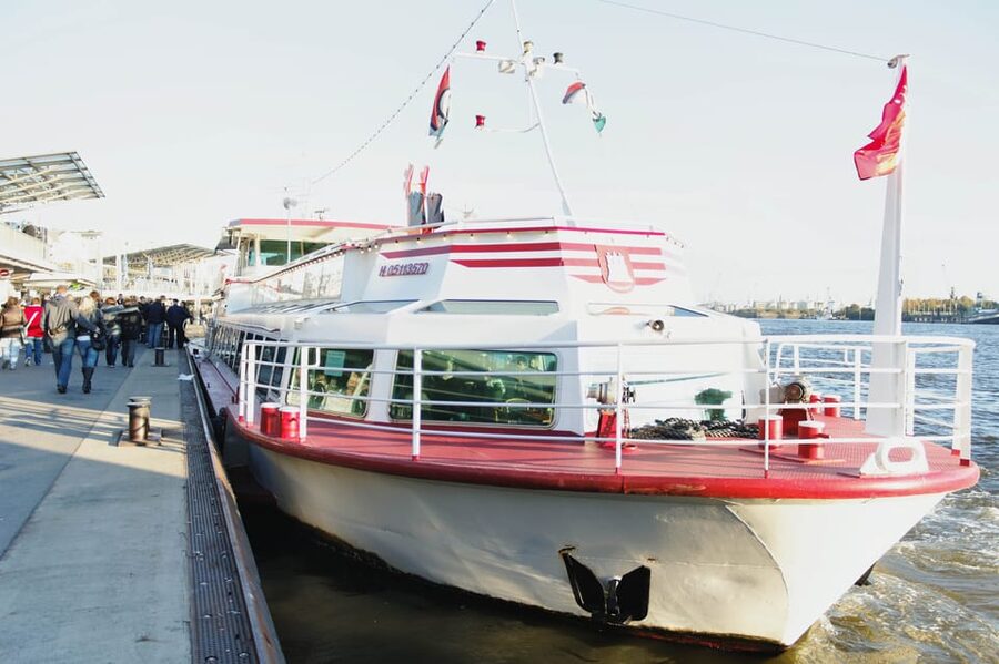 Hamburg: Party Harbor Cruise with Olivia Jones - Who should book this party cruise?